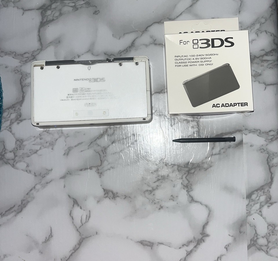 Nintendo 3DS XL (White)